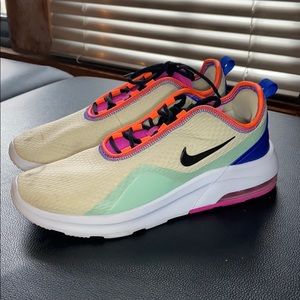NIKE Air Max Motion 2